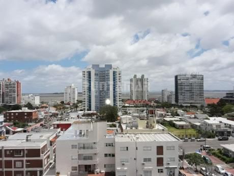 Lindisimo Apartamento En Una Torre Nueva Con Amenitis, Cerca De Playa Brava Y Centro De Punta Del Este.