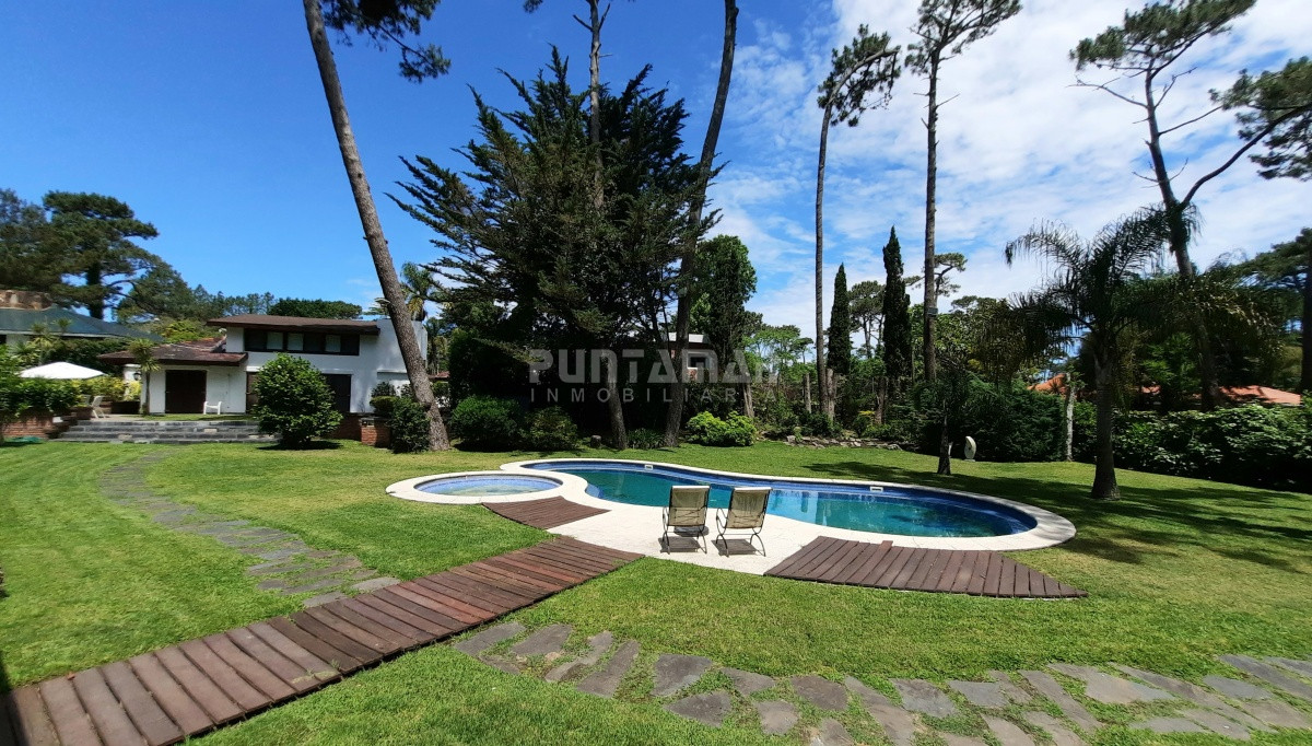 Departamento en alquiler bajo precio de mercado en Playa Mansa