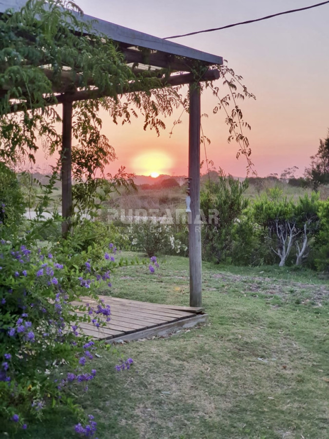 LUMINOSA CASA DE 1 DORMITORIO A METROS DEL PUENTE DE LA BARRA