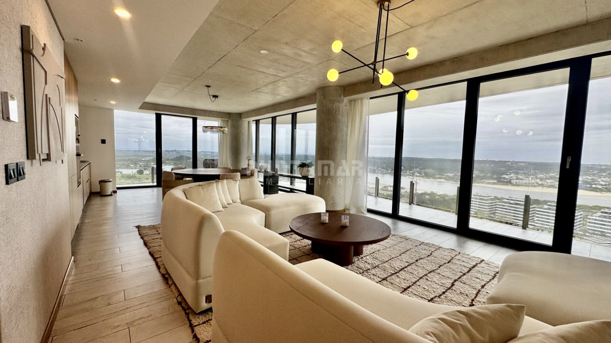 ALQUILER IMPONENTE APARTAMENTO 2 DORMITORIOS EN SURFSIDE · Foto 1