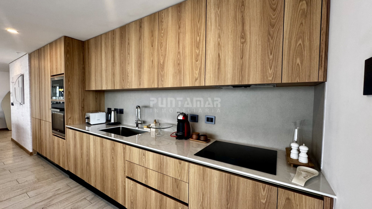 ALQUILER IMPONENTE APARTAMENTO 2 DORMITORIOS EN SURFSIDE · Foto 6