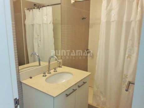 Muy Lindo Apartamento Ubicado En Un Piso Alto, Un Dormitorio , Cerca De Punta Shopping Con Buenos Amenitis Que Ofrece El Edificio