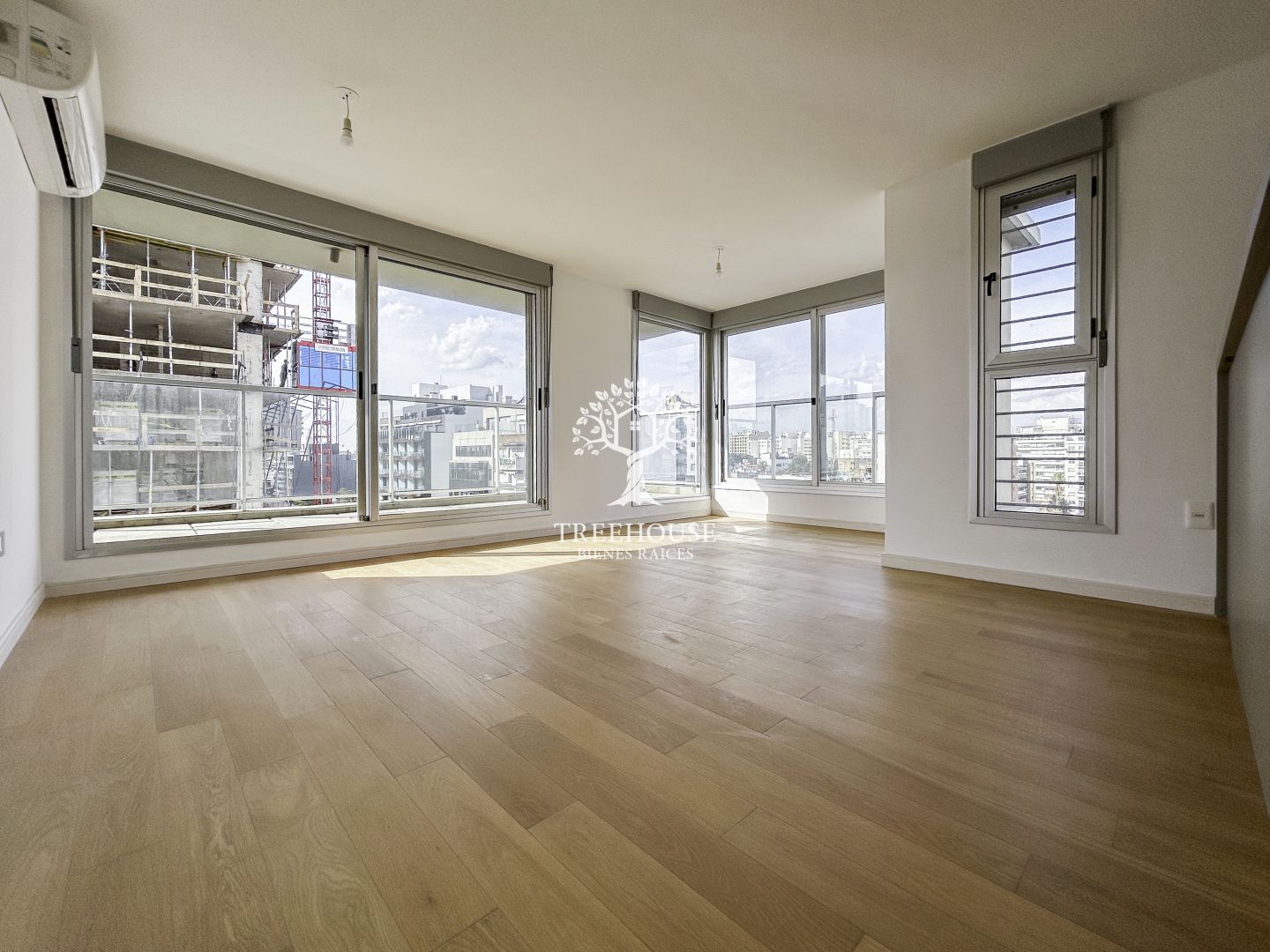 Alquiler Apartamento 2 dormitorios con garaje en Pocitos