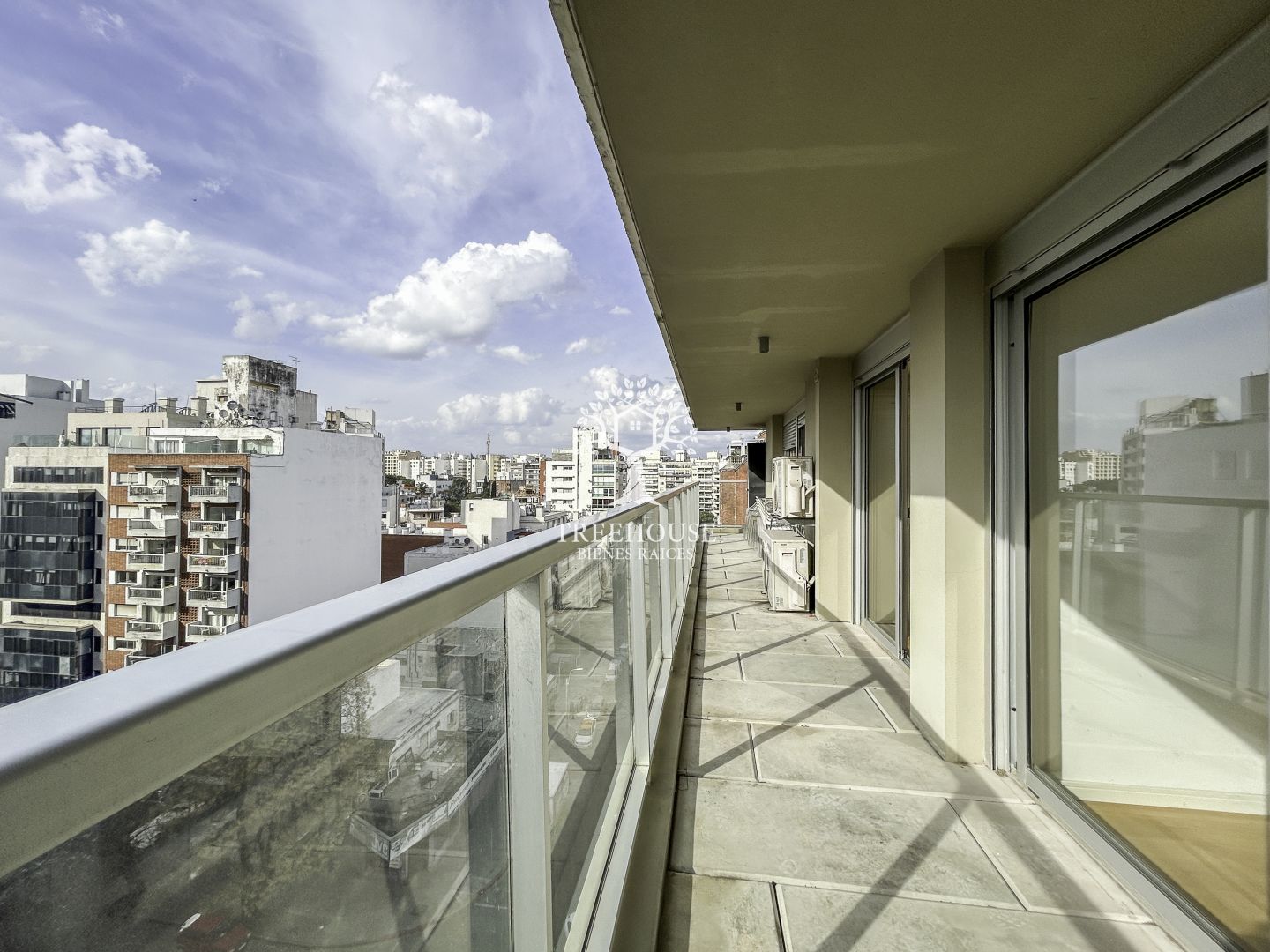 Alquiler Apartamento 2 dormitorios con garaje en Pocitos · Foto 2
