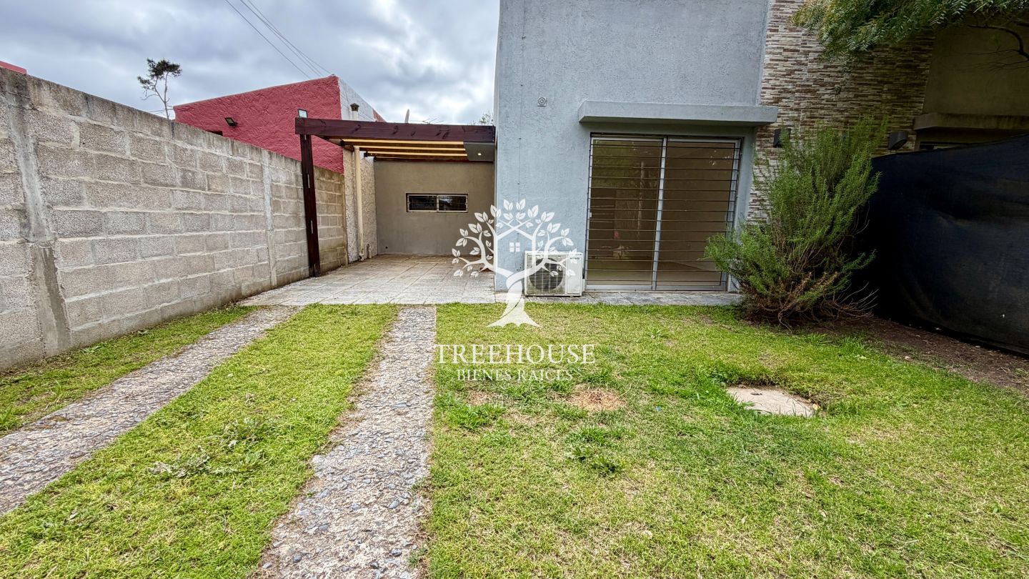 Casa en alquiler de 3 ambientes en El Pinar · Foto 4