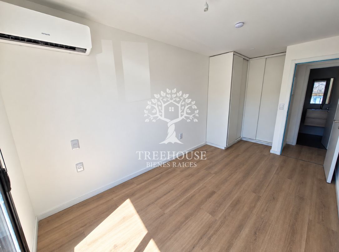 Alquiler Apartamento de 1 dormitorio con terraza y garaje, Malvín Sur · Foto 7