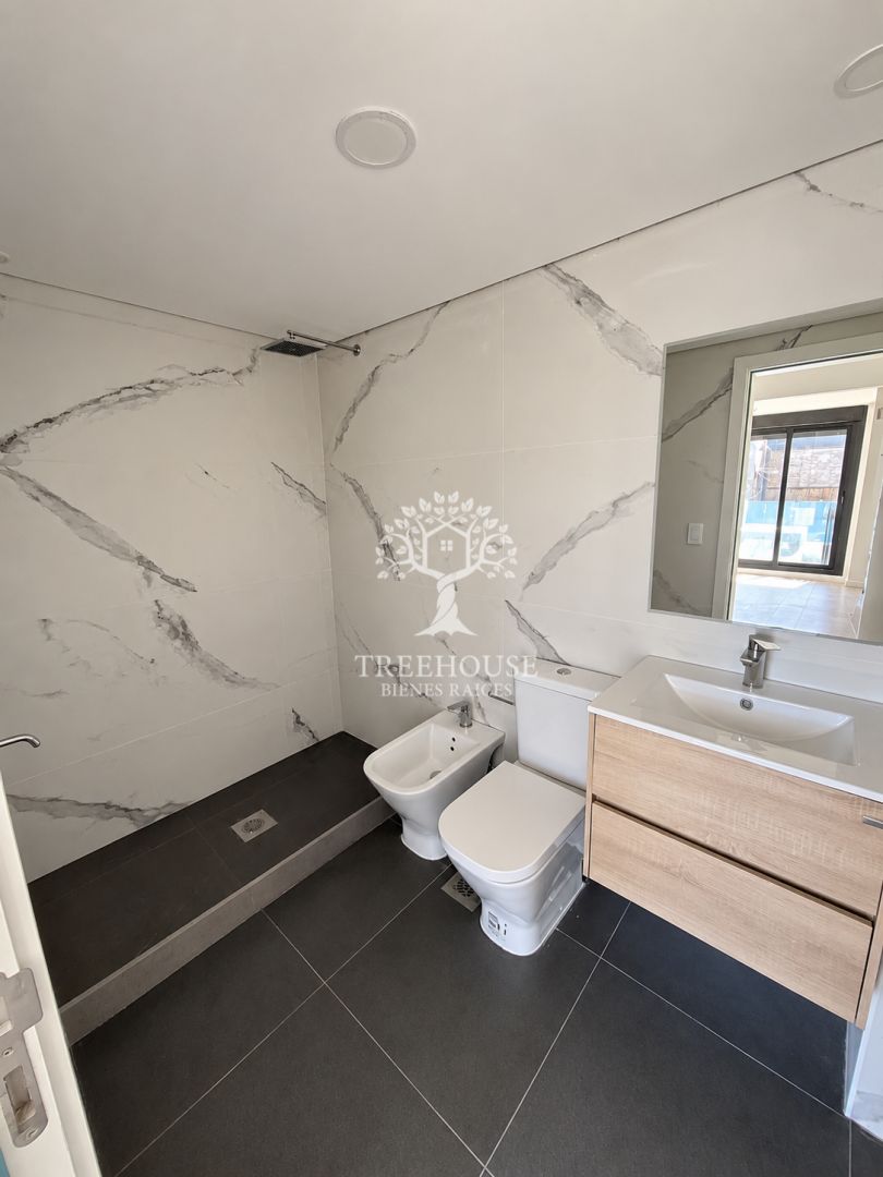 Alquiler Apartamento de 1 dormitorio con terraza y garaje, Malvín Sur · Foto 10