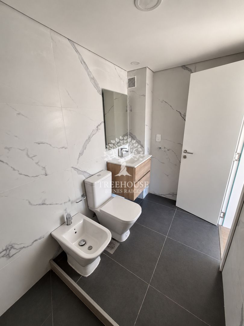 Alquiler Apartamento de 1 dormitorio con terraza y garaje, Malvín Sur · Foto 11