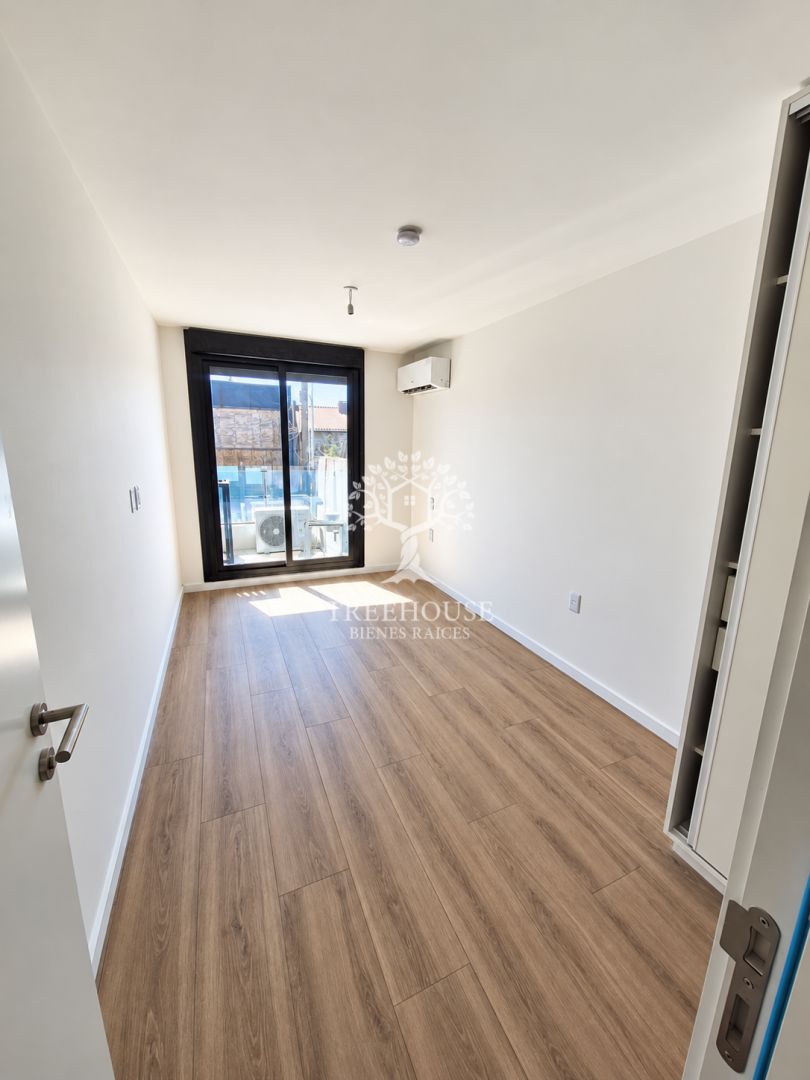 Alquiler Apartamento de 1 dormitorio con terraza y garaje, Malvín Sur · Foto 6