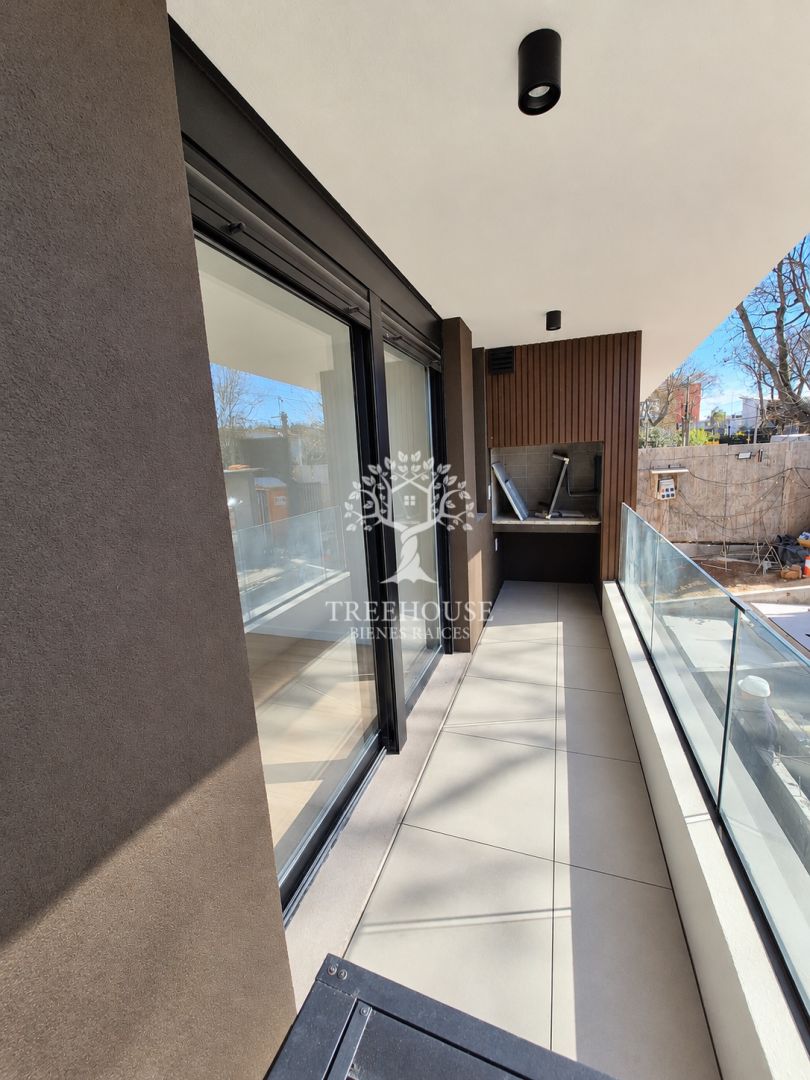 Alquiler Apartamento de 1 dormitorio con terraza y garaje, Malvín Sur · Foto 9