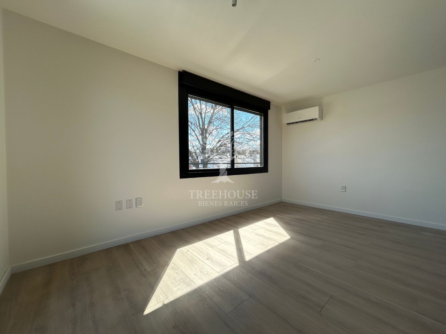 Alquiler Apartamento 1 Dormitorio con terraza y parrillero en Malvin · Foto 6