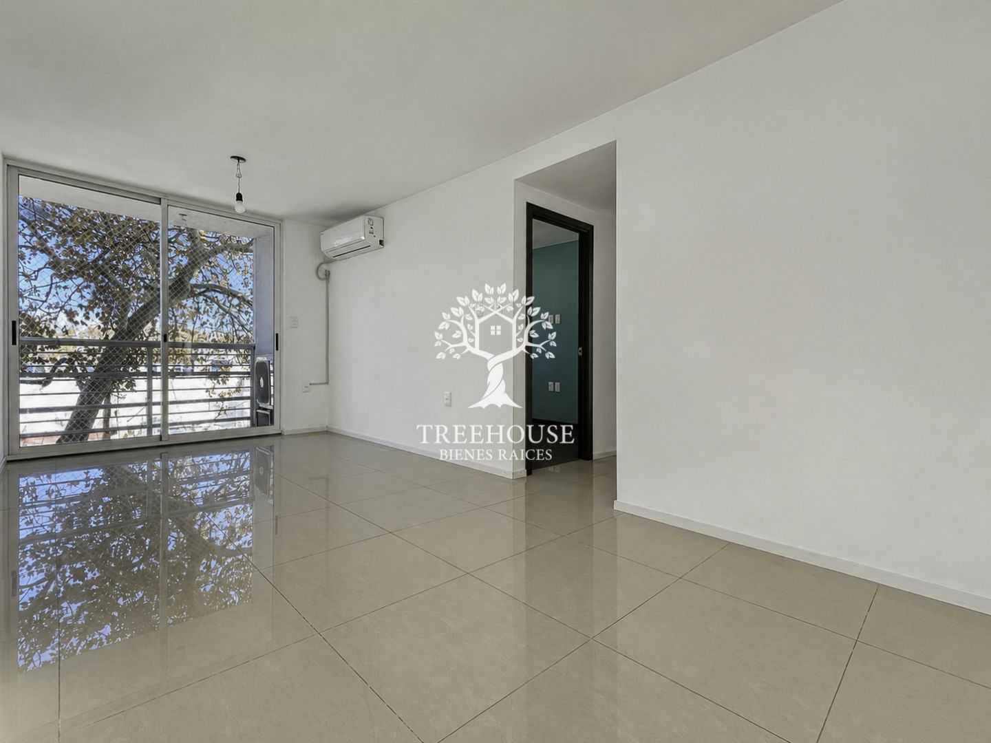 AApartamento 2 Dormitorios con terraza y cochera en Tres Cruces, Montevideo · Foto 3