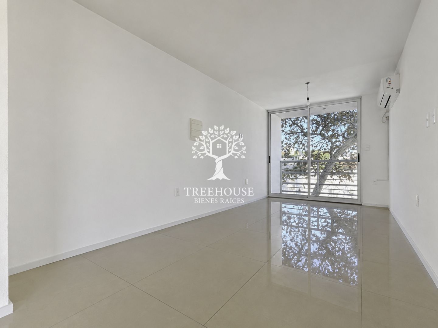 Alquiler apartamento 2 dormitorios con garaje Tres Cruces · Foto 2