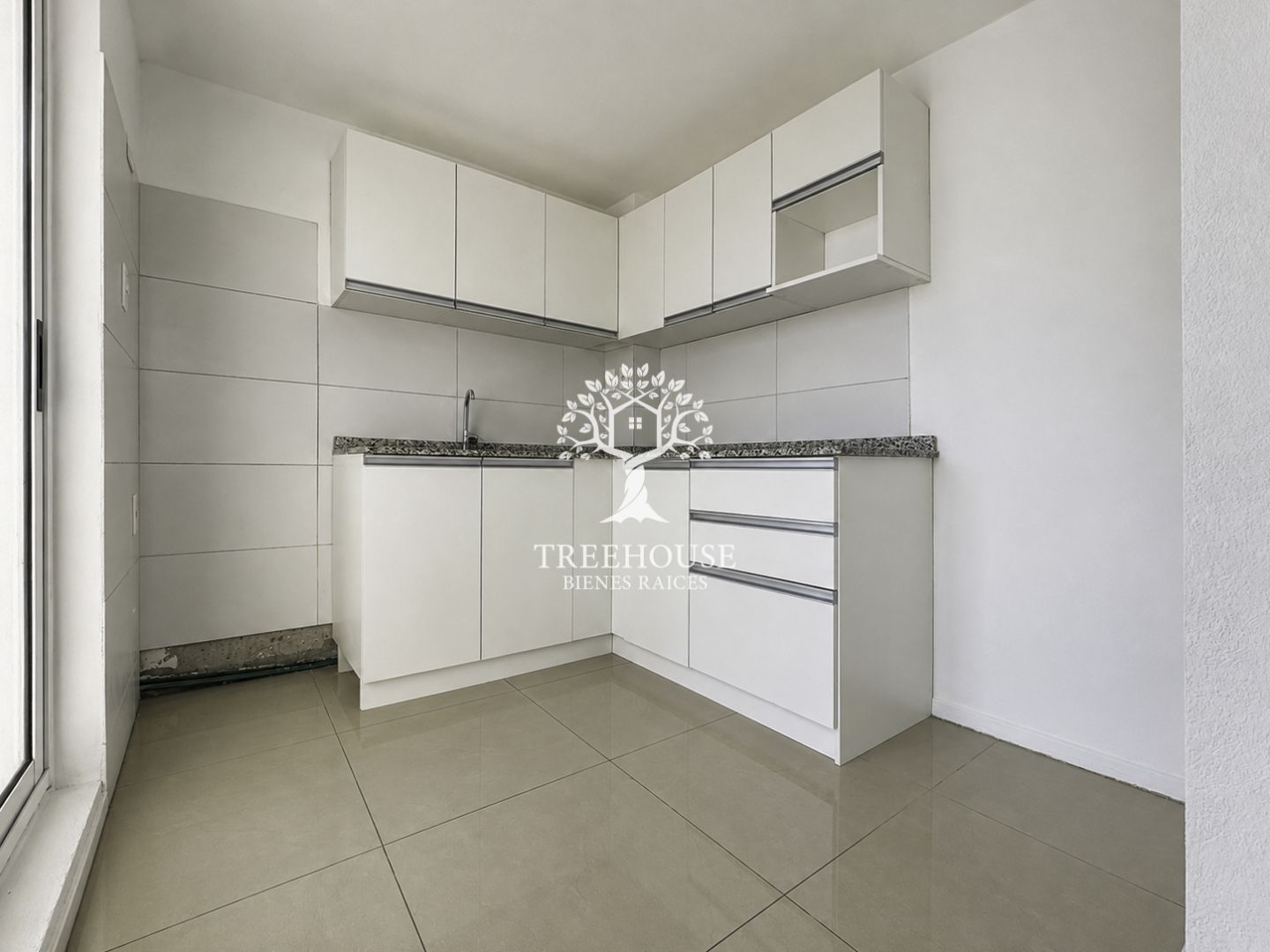 AApartamento 2 Dormitorios con terraza y cochera en Tres Cruces, Montevideo · Foto 6