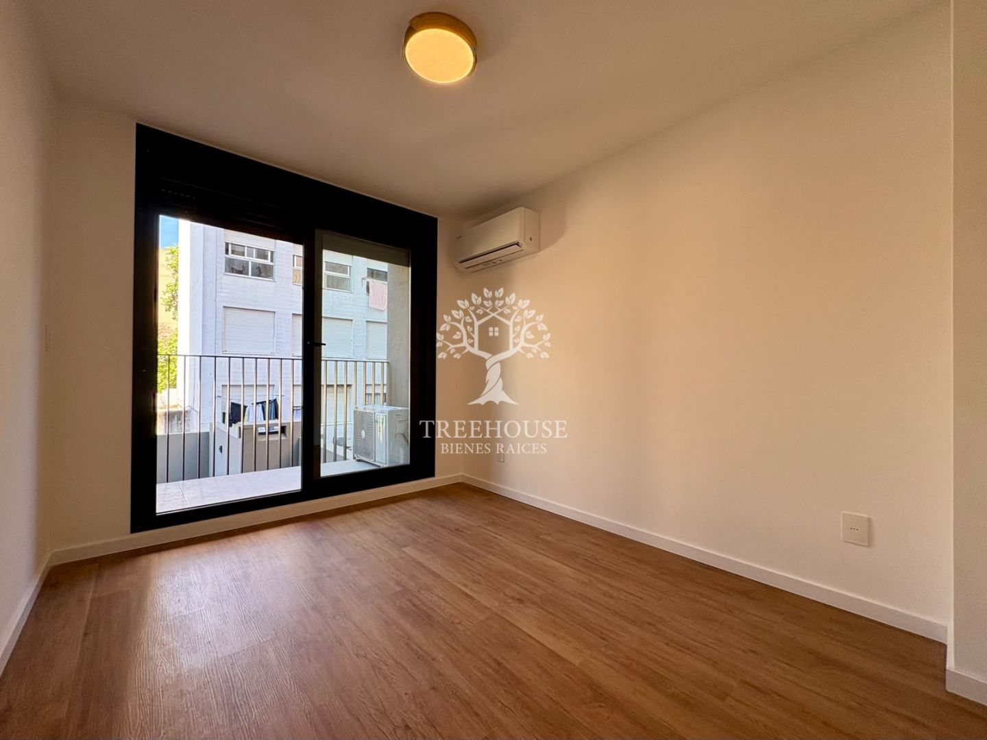 Alquiler Apartamento 1 dormitorio con dos balcones Parque Rodó. · Foto 7