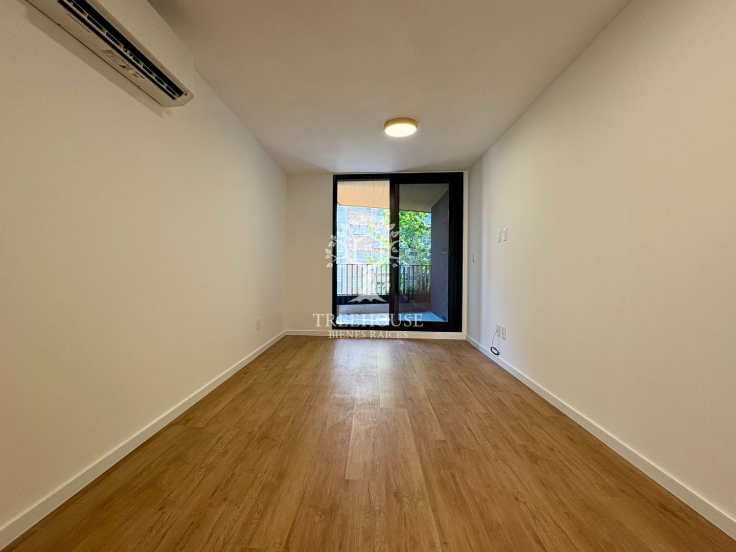 Alquiler Apartamento 1 dormitorio con dos balcones Parque Rodó. · Foto 5