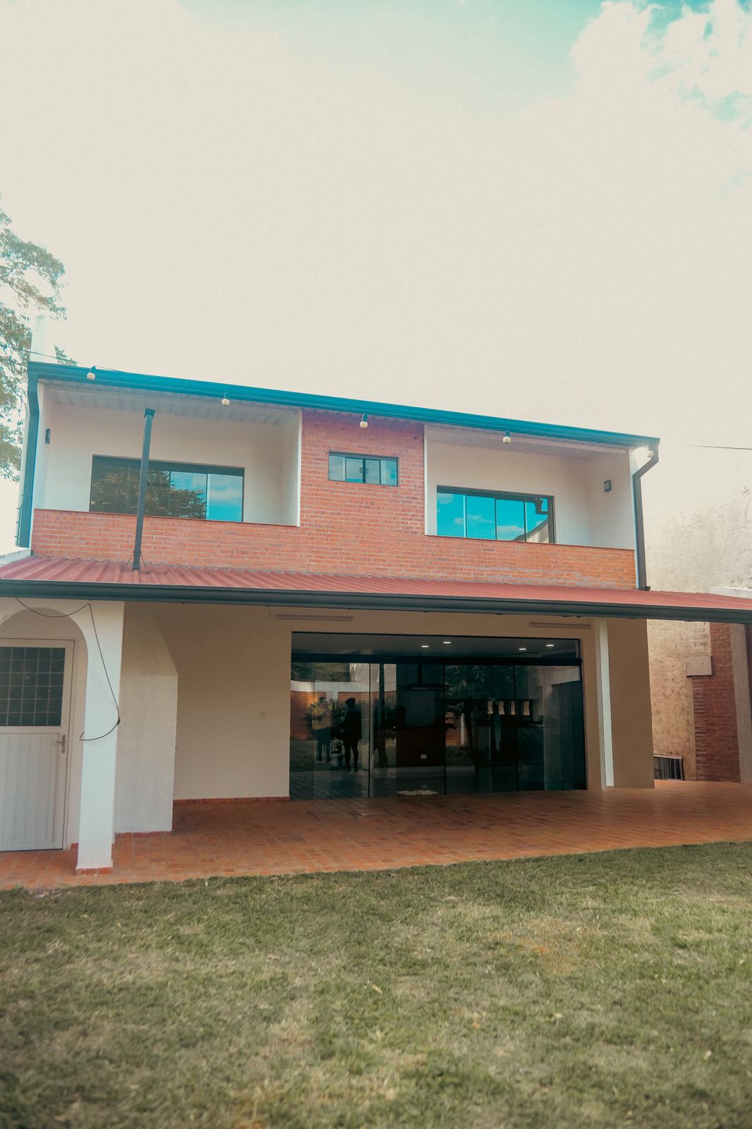 Exclusiva residencia de lujo en Mariano Roque Alonso — foto 2
