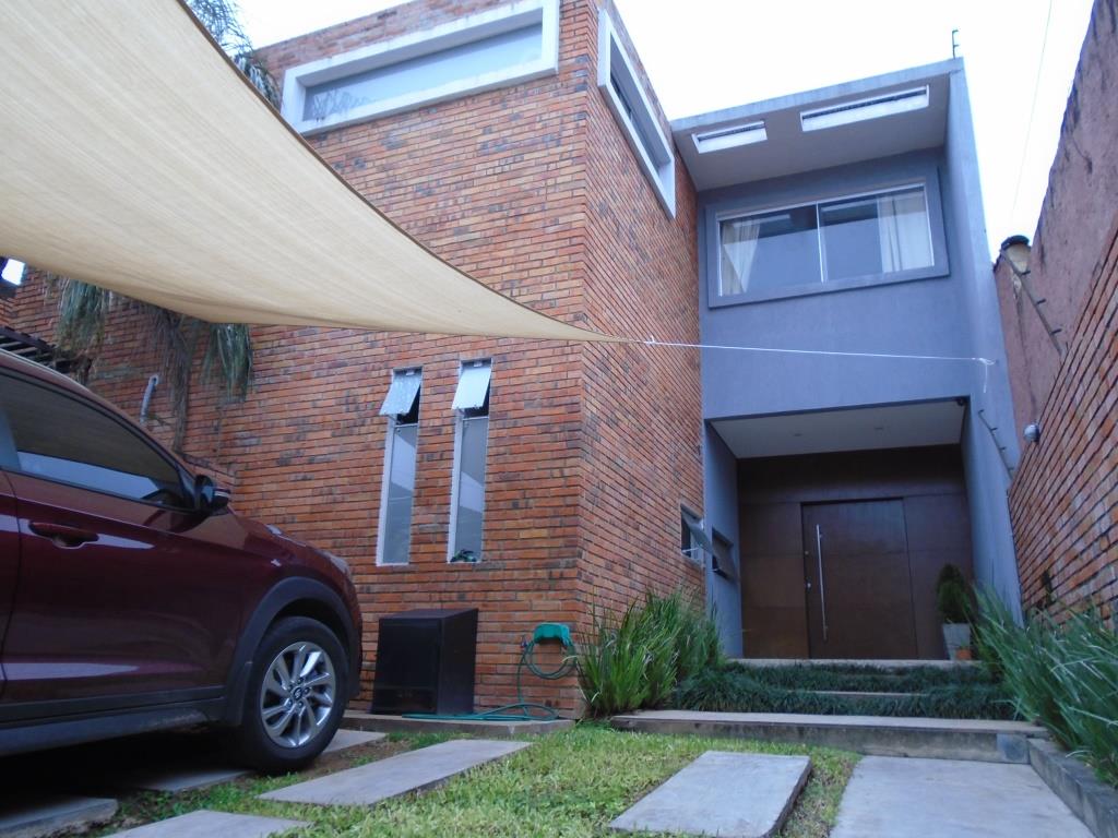CASA PAREADA EN VENTA EN YCUA SATI — foto 2
