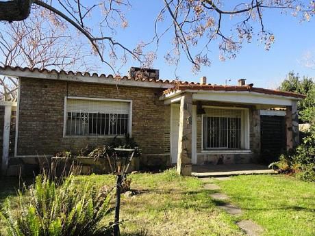 Al Sur, Chalet Para Reciclar, Proximo A Av. Giannattasio