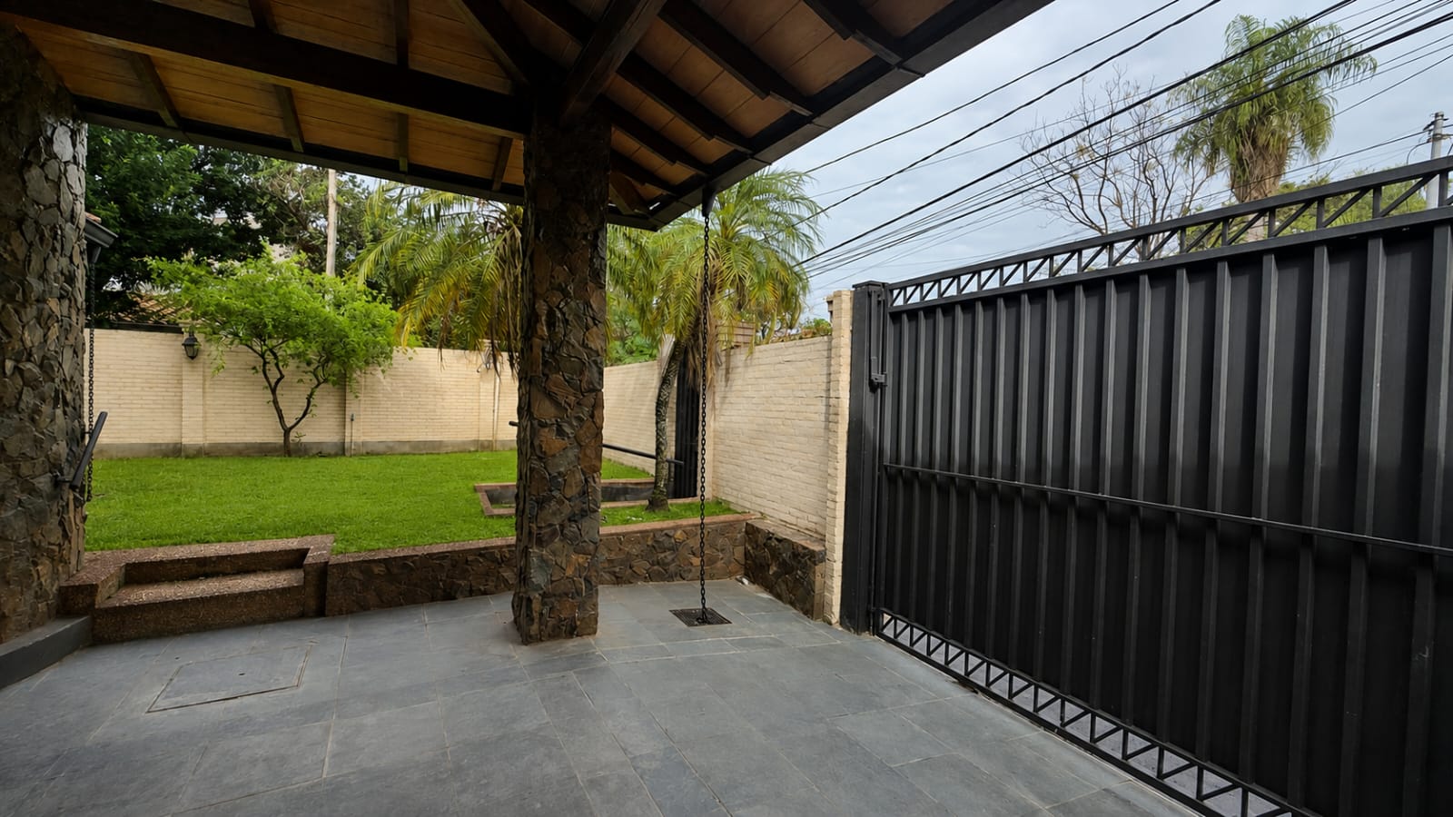 Vendo Hermosa Y Amplia Casa En Lambare — foto 3