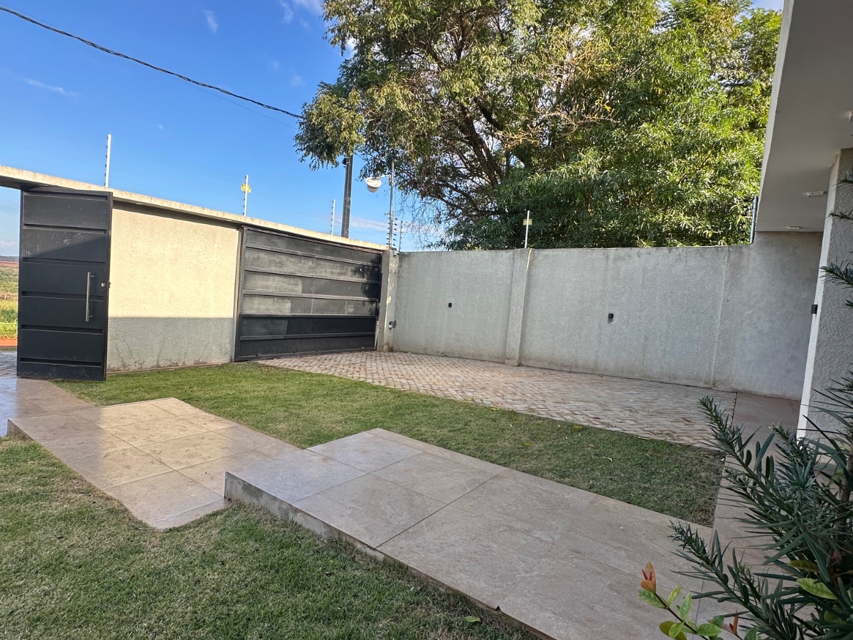 VENDO CASA MODERNA EN BARRIO SAN SEBASTIÁN — foto 3