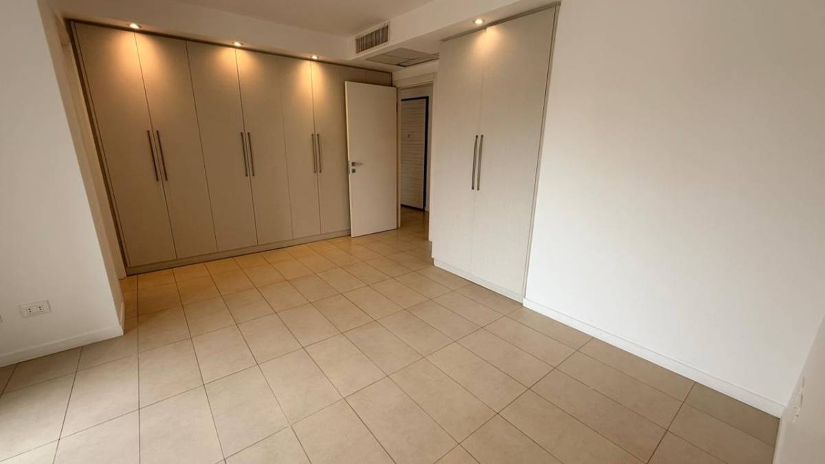 DEPARTAMENTO EN ALQUILER – EDIFICIO TRIESTE — foto 2
