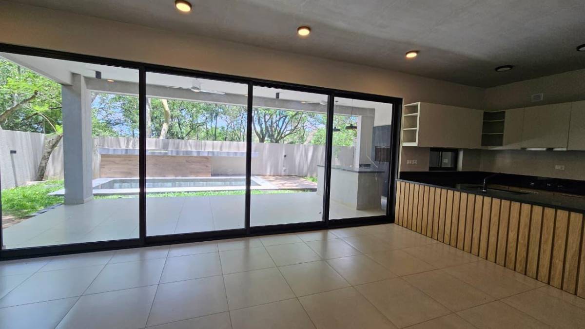 Hermosa Casa a Estrenar en San Bernardino – Cerca de Petrobras Av. Kennedy — foto 3