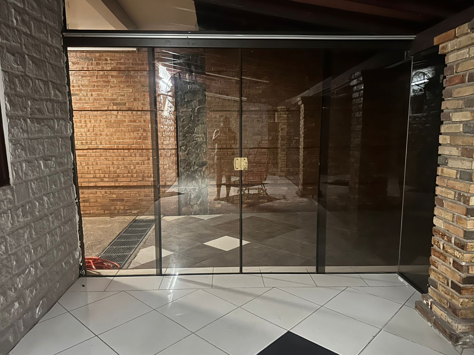 ALQUILO CASA CON PISCINA EN LAMBARE — foto 2