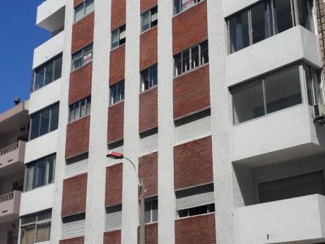 Bonito, Muy Luminoso, A Pocos Metros De Agraciada