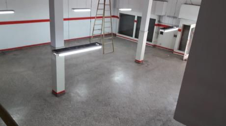 Amplio Local Con Deposito En Pleno Centro