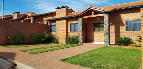Casa En Condominio En Luque En Venta - Barrio Primavera