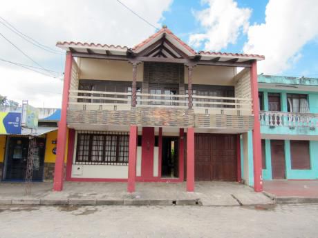 “casa En Pleno Corazón De Montero”