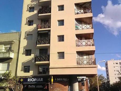 Apartamento En Parque Rodo A Buen Precio.