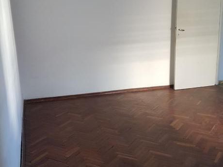 Apartamento De 1 Dormitorio, Centro, Paraguay Esq Maldonado