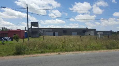 Amplio Local Industrial En Camino Mendoza