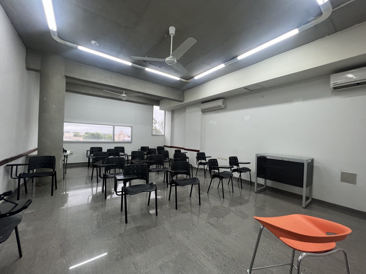 ALQUILER DE AULAS / OFICINAS - EDIFICIO CORPORATIVO — foto 3