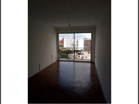 Oportunidad Dos Dormitorios, Balcón. Pocitos