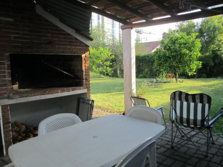 Linda Casa Ubicada En Zona Cantegril