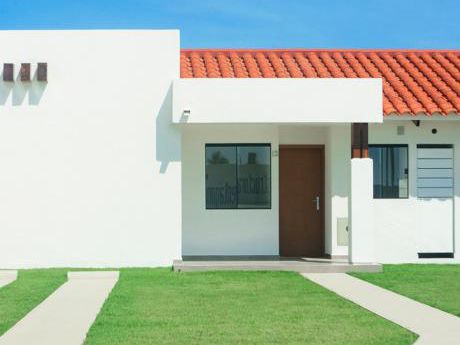 Amplia Casa A Estrenar