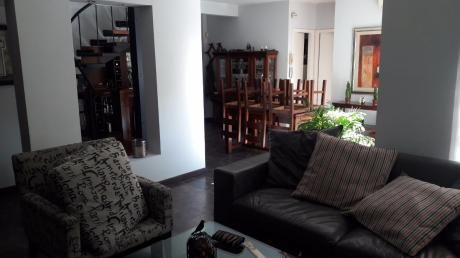 Casa Con Jardin Y Fondo