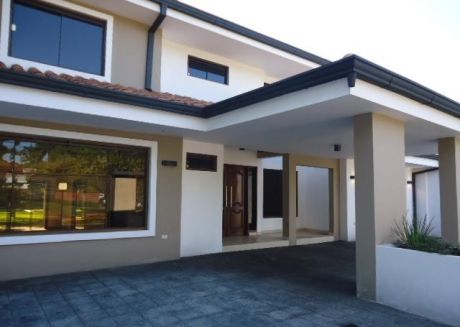 Residencia Ideal Para Empresas Sobre R.I.6 Casi Boggiani!!!