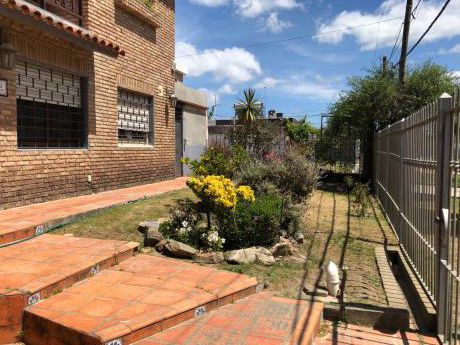 Excelente Chalet De Tejas En Paso Carrasco