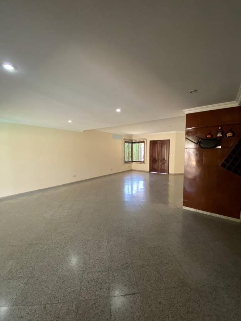 Casa De 2 Plantas Con Piscina | Nazareth — foto 2