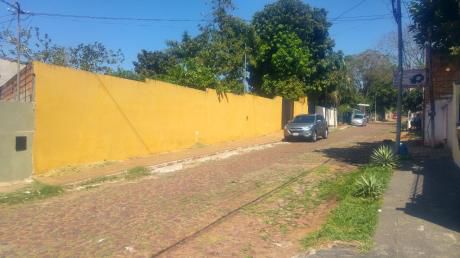 Vendo Hermosa Y Amplia Casa Zona A 300 Mts De Av. Americo Pico.-