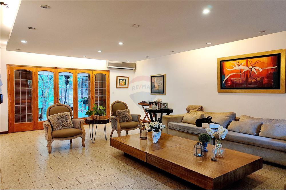 Vendo residencia de 1500m2 de 5 dormitorios — foto 2