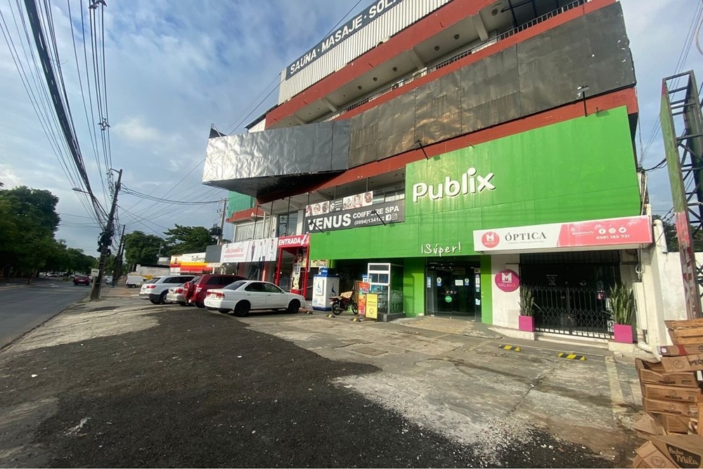 Salón Comercial Estratégico con Estacionamiento sobre Avda. Choferes del Chaco — foto 3