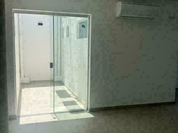 Showroom en alquiler, zona estratégica — foto 2