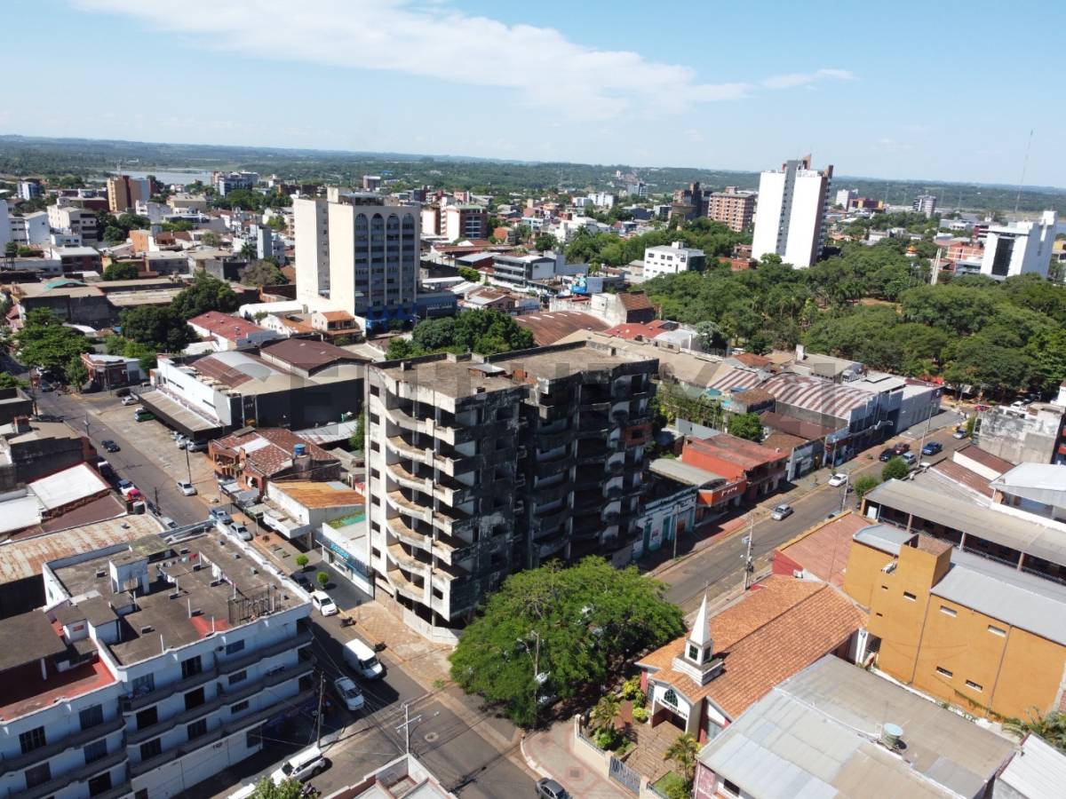 Edificio a terminar en Venta en pleno centro de Encarnacion — foto 2