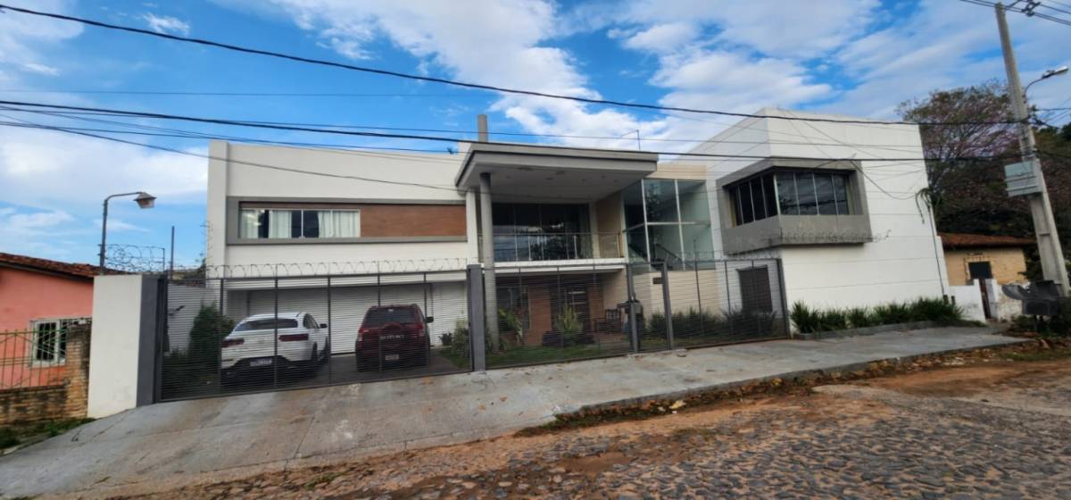 EN VENTA AMPLIA RESIDENCIA FAMILIAR Ubicada en el tradicional Barrio Santa María — foto 3
