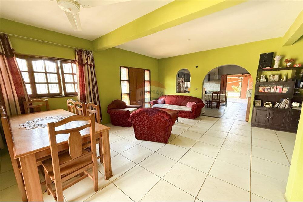 CASA EN ESQUINA – BARRIO SAN ANTONIO - LAMBARÉ — foto 3